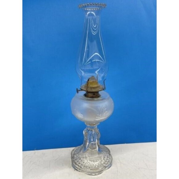 1890s ORIGINAL TEARDROP WITH EYEWINKER FROSTED PLUME FONT GLASS OIL LAMP - Picture 1 of 5